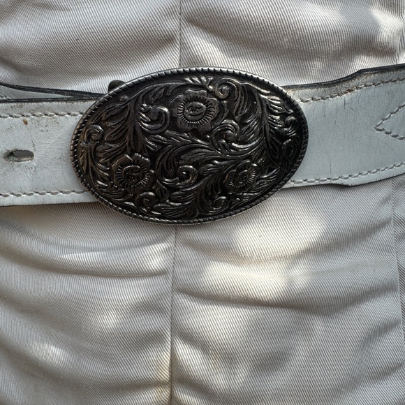 Vintage White Leather Belt with Ornate Silver Buckle - Picture 2 of 5